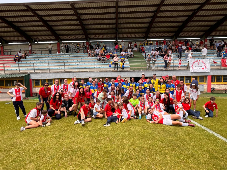 O Val femenino alza la Copa Ferrol tras golear al Perlío (0-5)