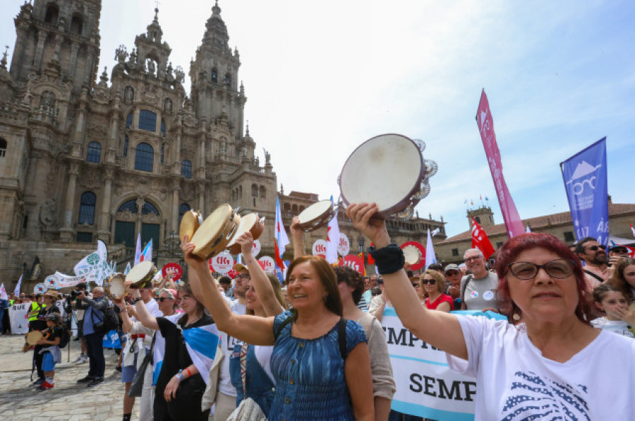 Miles de personas se manifiestan en Santiago en defensa del gallego por el Día das Letras
