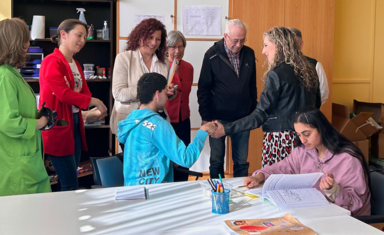 Nuestra Señora de Chamorro muestra su nuevo centro de atención temprana en Narón