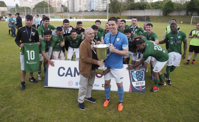 El Galicia de Mugardos termina el curso con una sonrisa