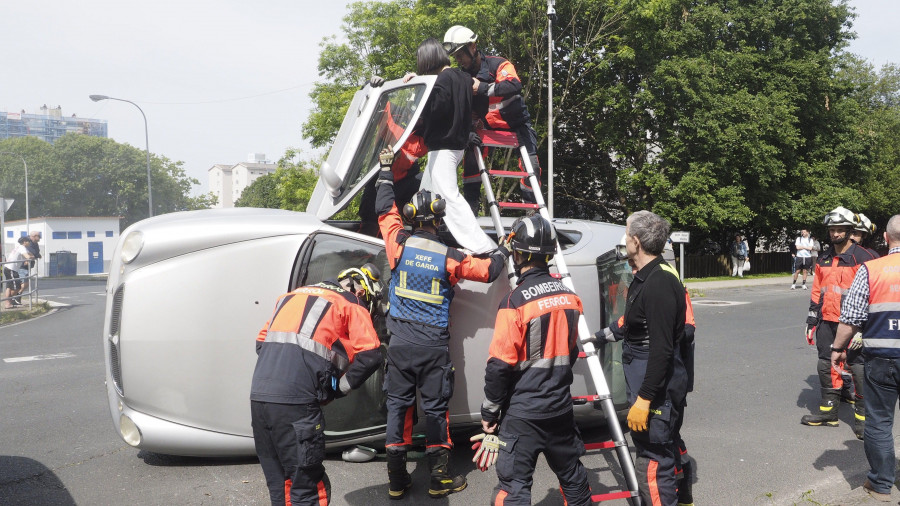 Un espectacular simulacro de emergencias da paso a la carrera de este domingo para culminar la Semana de la Seguridad Vial en Ferrol