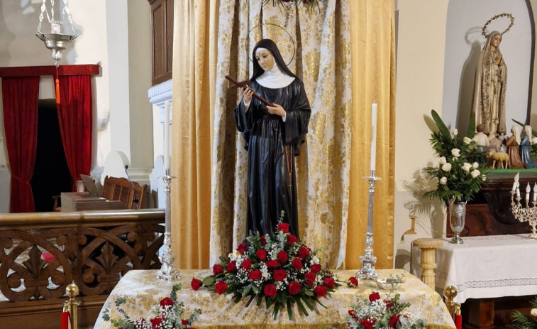 Bendición de la rosa y procesión en Xuvia en los cultos a Santa Rita