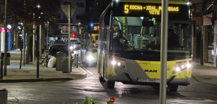 El pleno de Santiago rechaza una factura del autobús urbano mientras crecen las críticas por el nuevo contrato del servicio