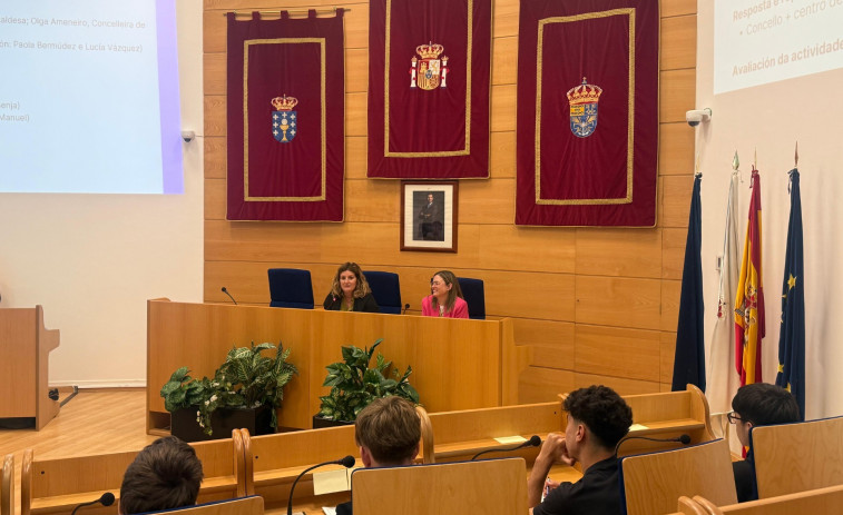 El Concello de Narón acogió por un día como ediles al alumnado de O Feal