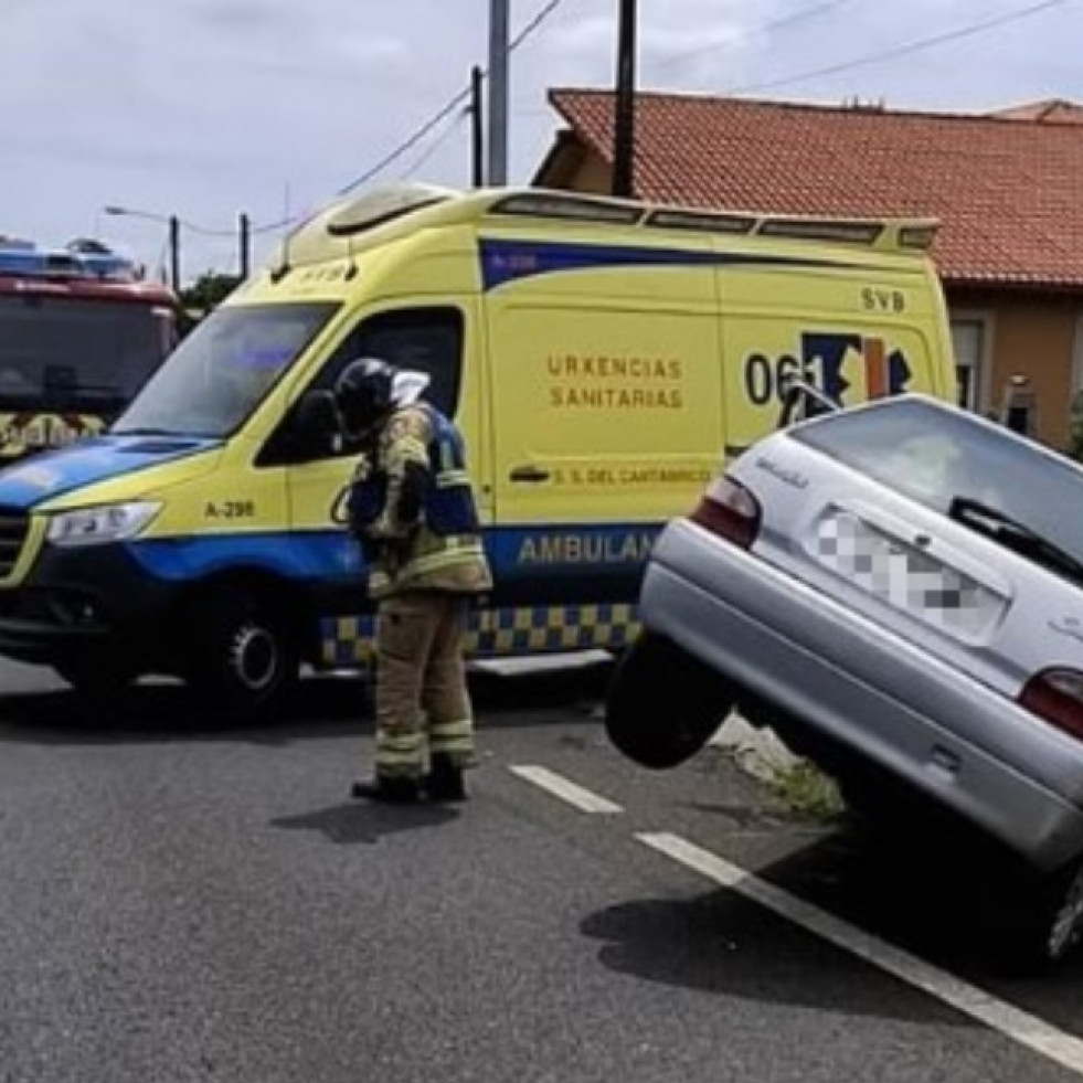Herido tras perder el control del coche en un aparatoso accidente en Mandiá