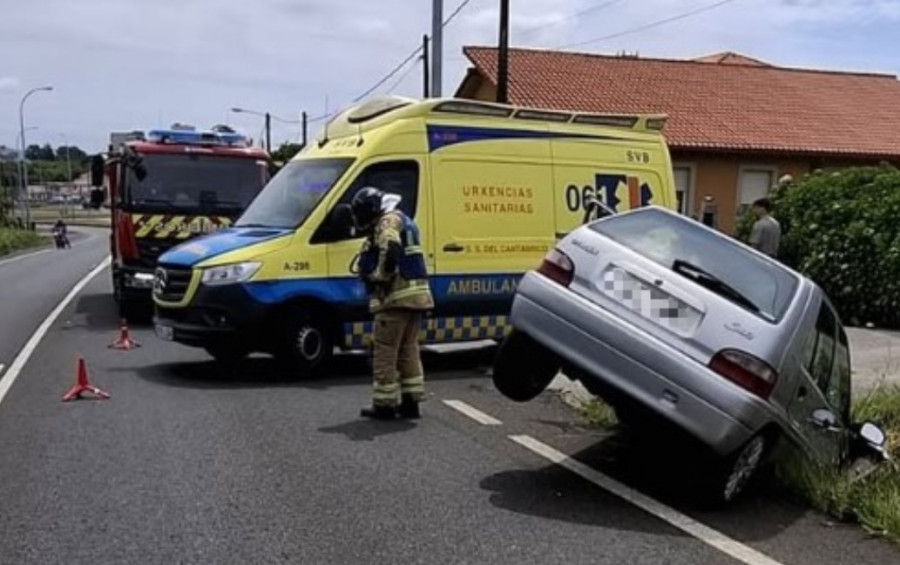 Herido tras perder el control del coche en un aparatoso accidente en Mandiá