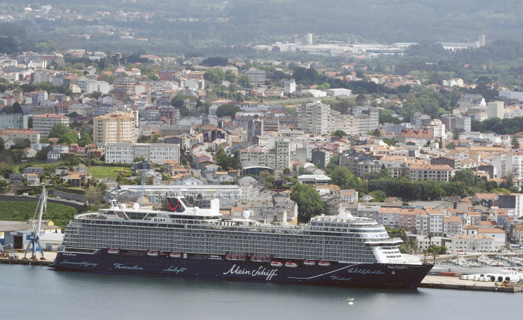 La terminal de cruceros incluye la prolongación del espigón exterior con un duque de alba