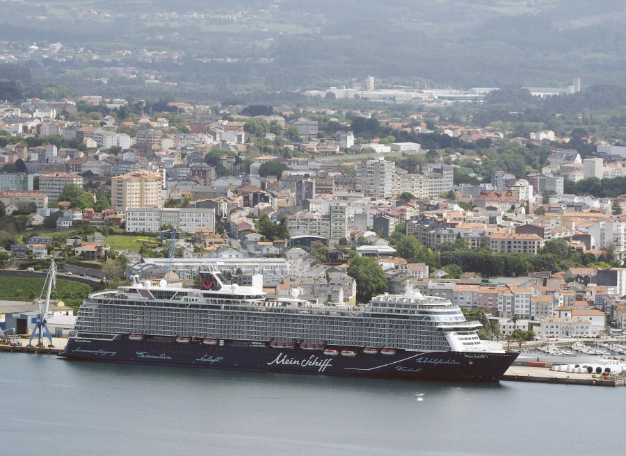 La terminal de cruceros incluye la prolongación del espigón exterior con un duque de alba