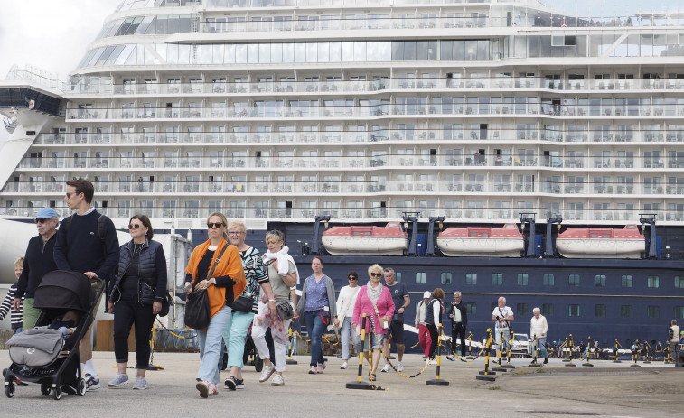 El primer megacrucero de 2025 desembarca en Ferrol de la mano de la naviera Tui Cruises