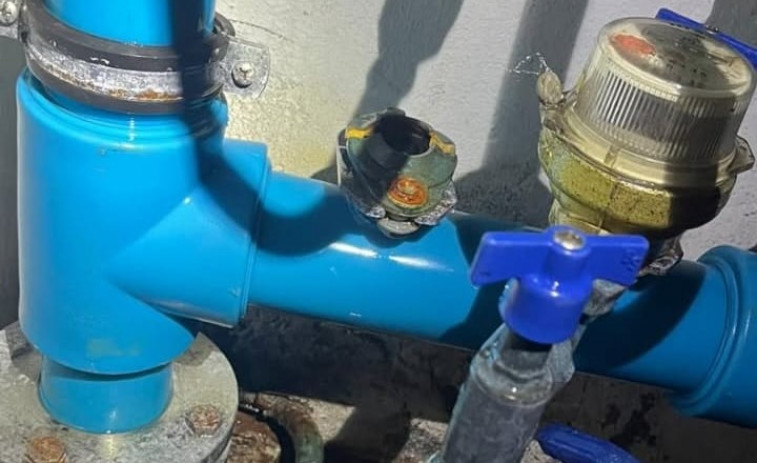 La rotura de una tubería en Ferrol moviliza a los Bomberos