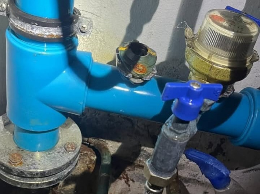 La rotura de una tubería en Ferrol moviliza a los Bomberos
