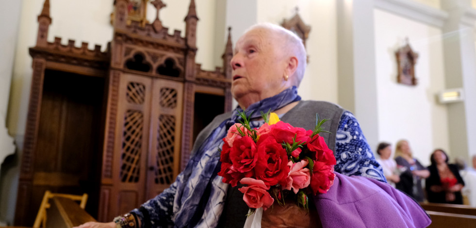 Santa Rita de Xuvia: las imágenes de la bendición de la rosa y la procesión por Narón
