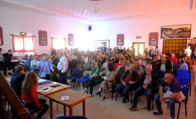 El Concello aborda con los vecinos del rural el proyecto del saneamiento en la zona