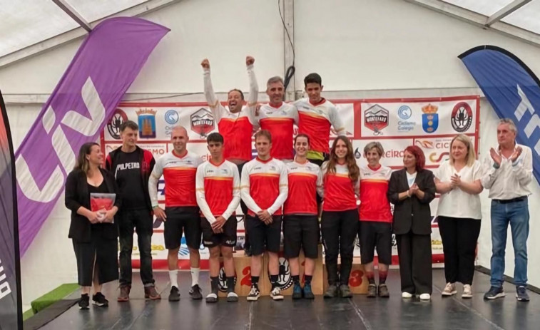 Marco Veiga, a celebrar en el Montefaro Enduro Race su título