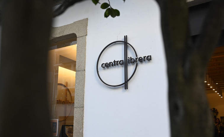 La novela ambientada en Covas de María Gil se presenta en la Central Librera