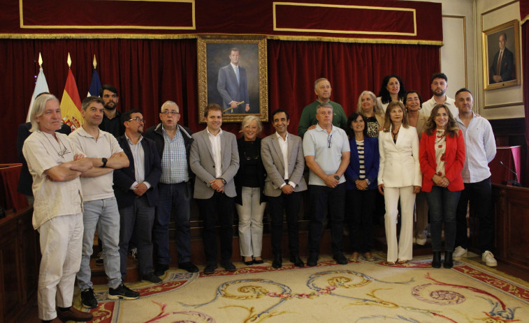 El Concello y la Xunta homenajean al personal funcionario jubilado