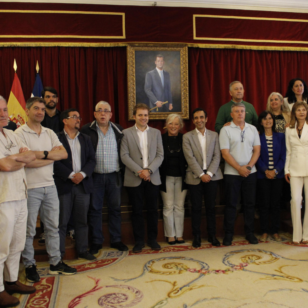El Concello y la Xunta homenajean al personal funcionario jubilado