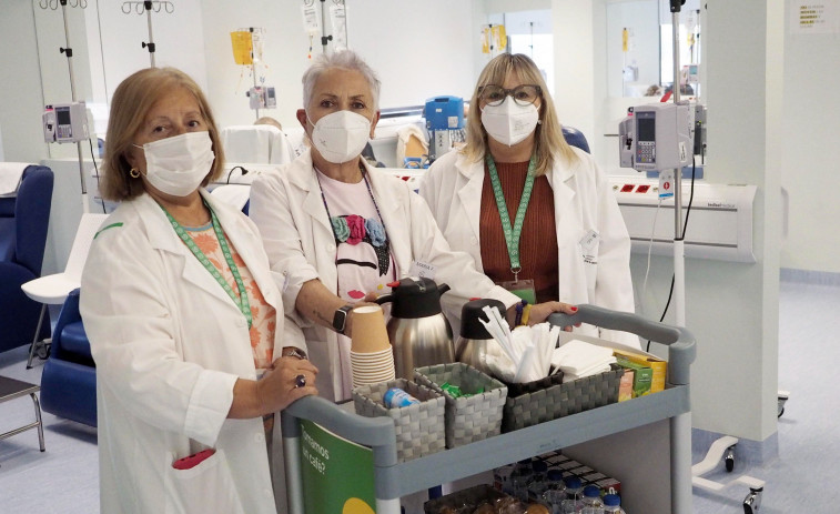 El “carrito de don Amable”, un café con sonrisas que hace algo más soportable la quimio en Ferrol