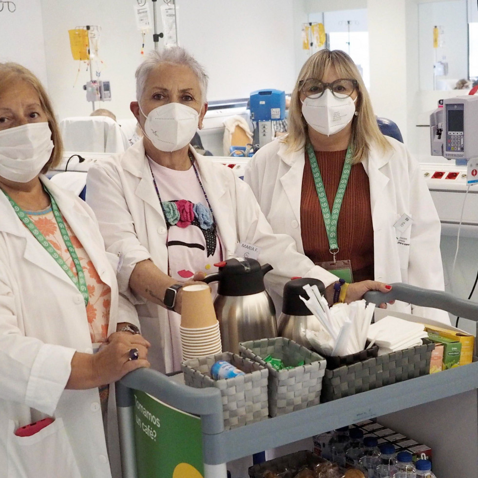 El “carrito de don Amable”, un café con sonrisas que hace algo más soportable la quimio en Ferrol