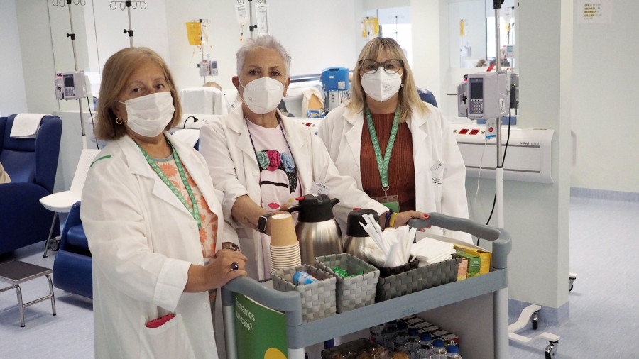 El “carrito de don Amable”, un café con sonrisas que hace algo más soportable la quimio en Ferrol