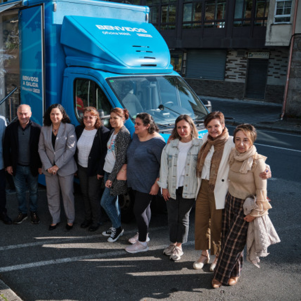 FotodefamiliadelosrepresentantesdelGobiernogallegopersonaldelAyuntamientodeRoistcnicosdelserviciodea
