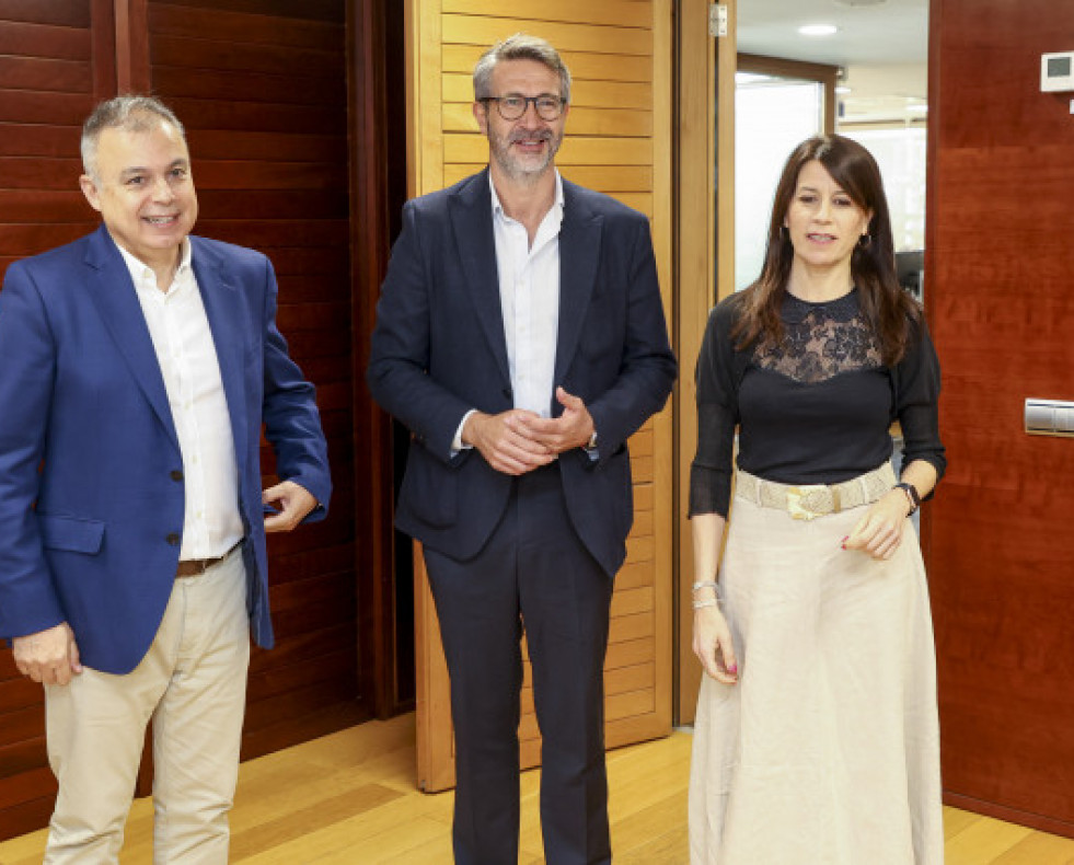 ReunindelpresidentedelaFegamplaconselleiradeViviendayelsecretariogeneraldeViviendaparaabordarlneasde