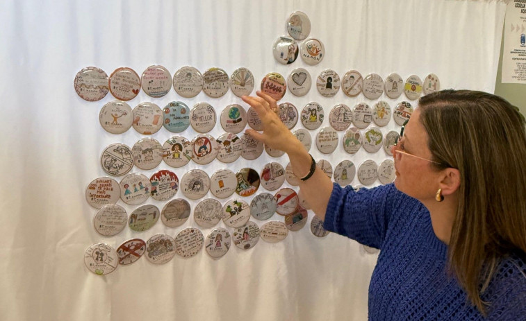 Exposición de chapas en Narón contra el acoso escolar