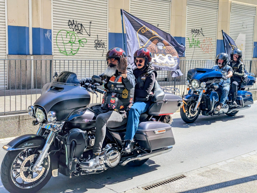 Cientos de Harley toman la ciudad naval de mano del evento internacional Pulpo y Carretera