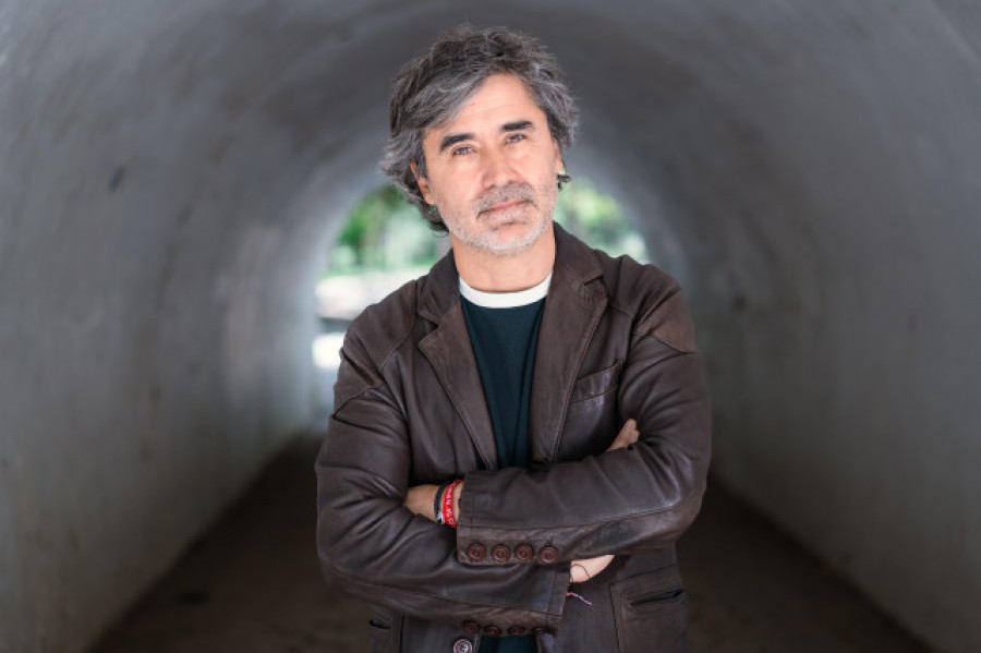 Pedro Simón: “Yo no me veo escribiendo una novela sin mi mochila de periodista”