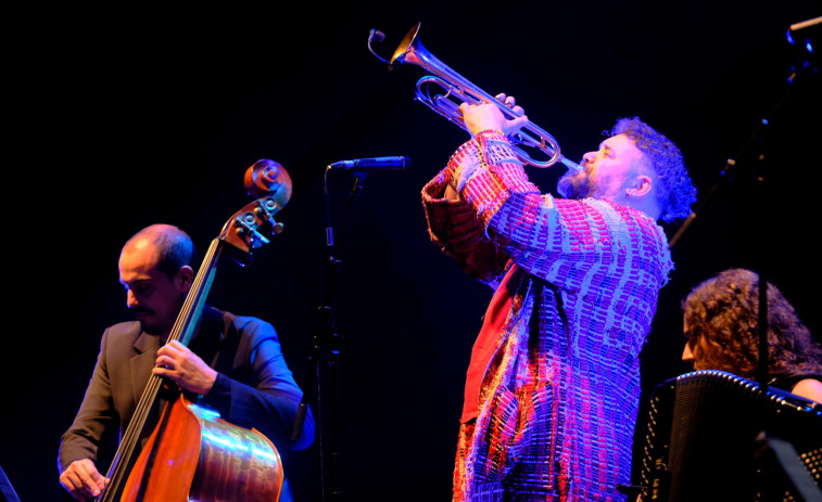 Abraham Cupeiro, el mago de los instrumentos olvidados, triunfó en Ferrol