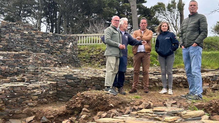 Los trabajos de conservación en Castro Sarridal, en Cedeira, culminarán a inicios del próximo mes