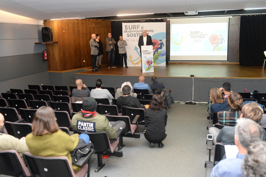 Jesús Busto presenta “Otro mar. Los orígenes del surf en Galicia” en el museo