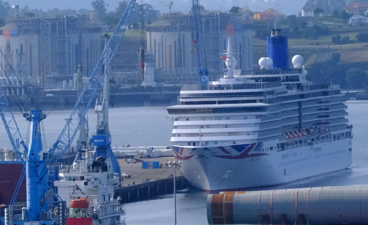 El “Arcadia” cierra el mes más exitoso del puerto de Ferrol