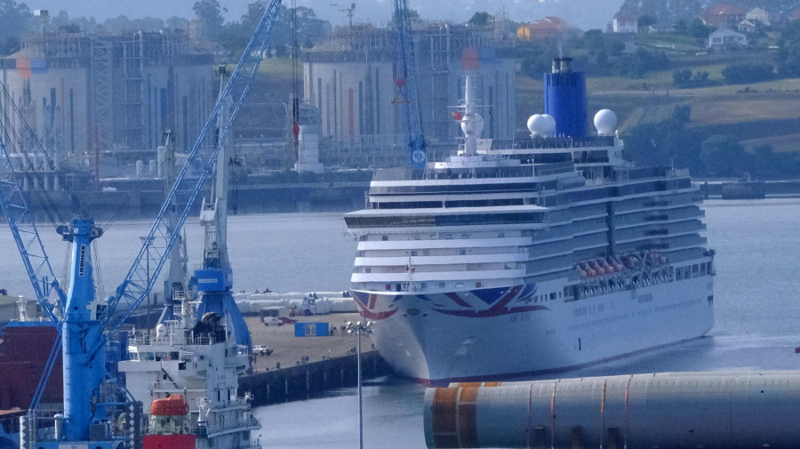 El “Arcadia” cierra el mes más exitoso del puerto de Ferrol