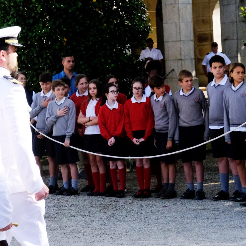 Un izado de bandera muy especial en Ferrol