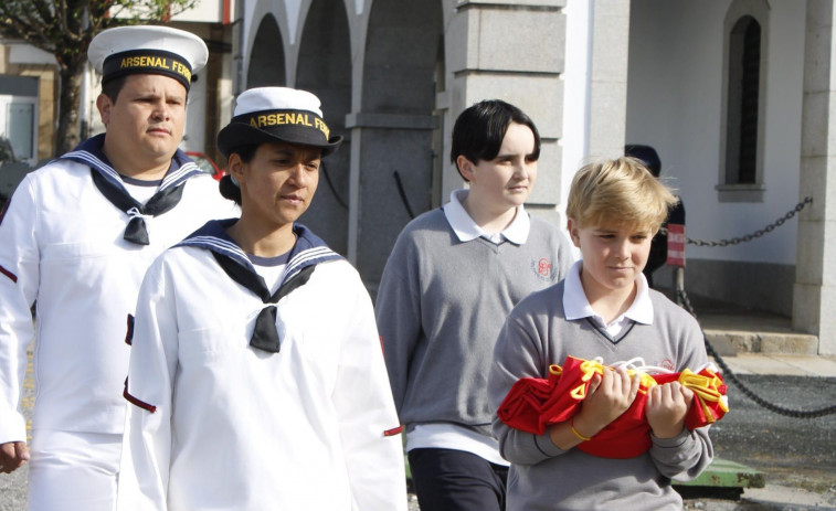 Las imágenes del izado de bandera del colegio Jesús Maestro y arriado por el Día de las Fuerzas Armadas en Ferrol