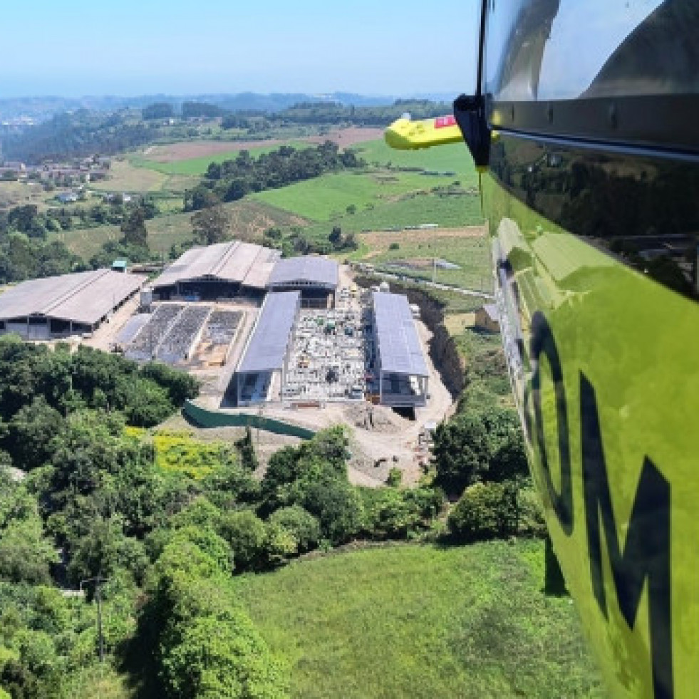 Tres muertos y tres heridos al colapsar una nave ganadera en Asturias