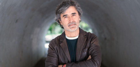 Pedro Simón, la novela más social del reportero humanista: “No me veo escribiendo sin mi mochila de periodista”