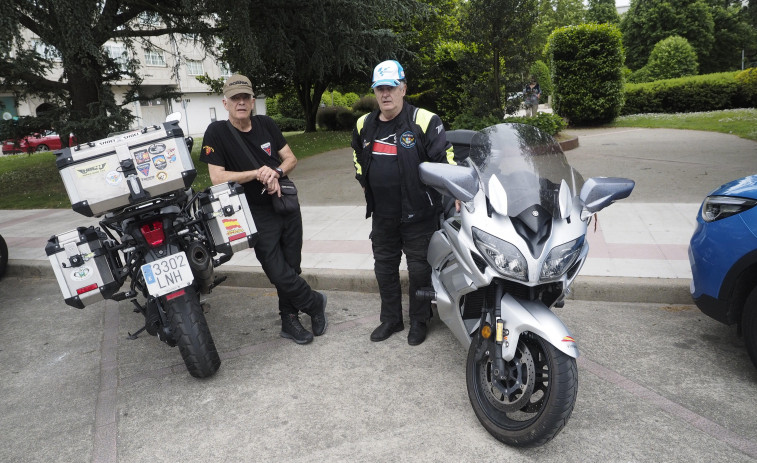 Dos amigos que volvieron a encontrarse gracias a su pasión por el mundo del motor y no se pierden Fojeteiros