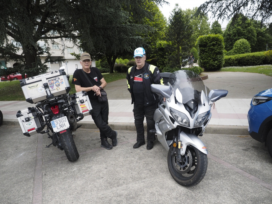 Dos amigos que volvieron a encontrarse gracias a su pasión por el mundo del motor y no se pierden Fojeteiros