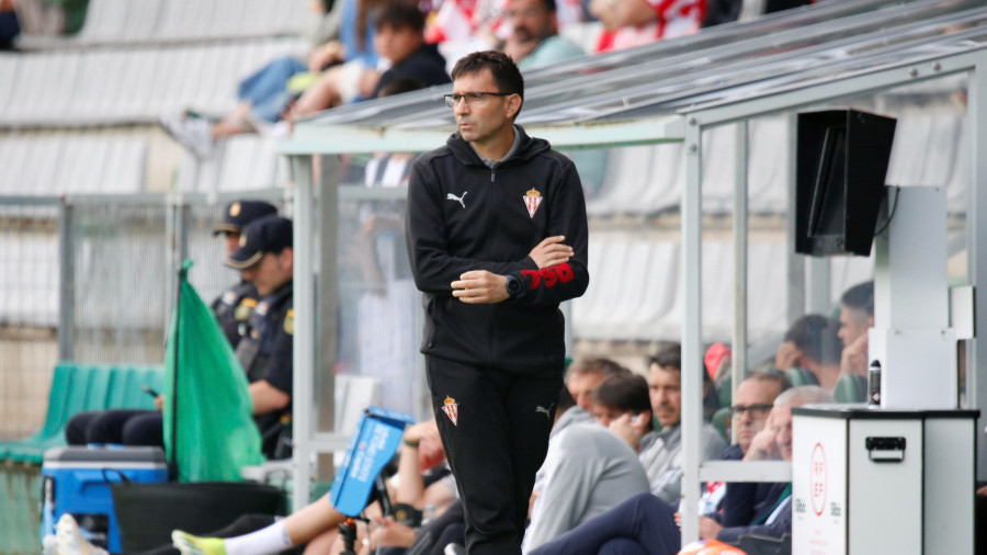 Asier Garitano, técnico del Sporting de Gijón: "Al Racing de Ferrol le ha ocurrido lo de todo el año"