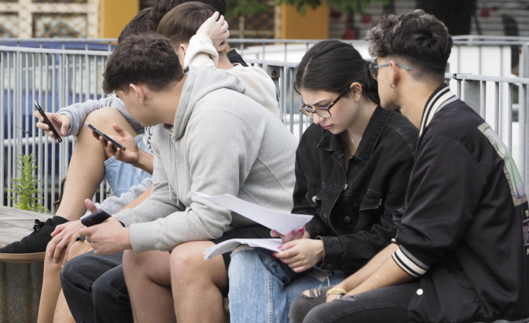 O maratón de exames das PAU acada o seu ecuador no Campus de Ferrol