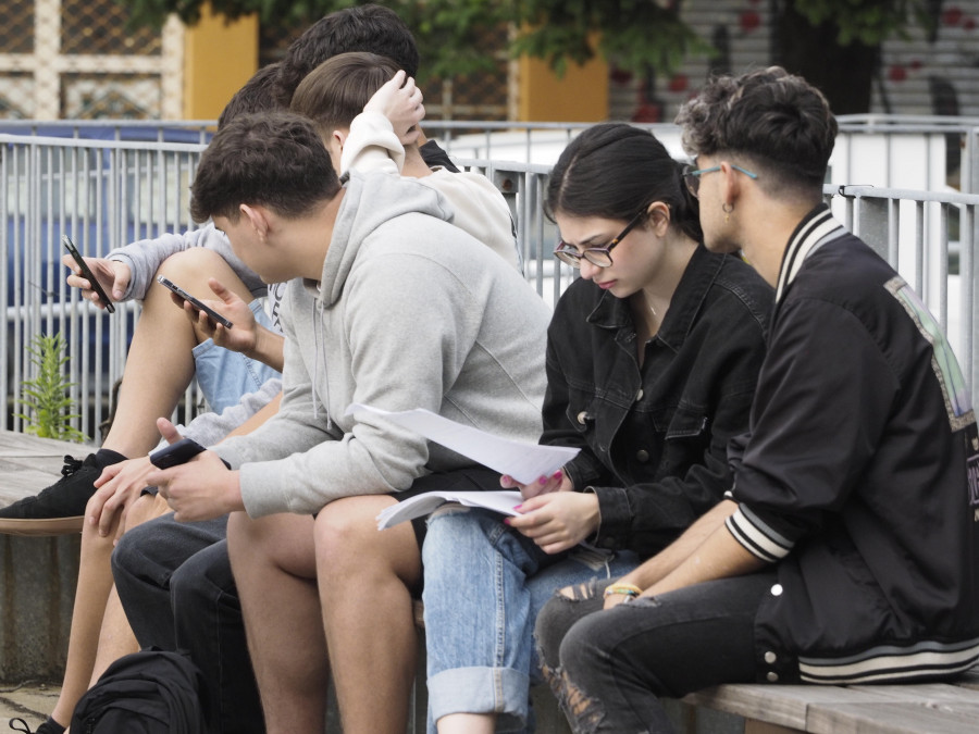 O maratón de exames das PAU acada o seu ecuador no Campus de Ferrol
