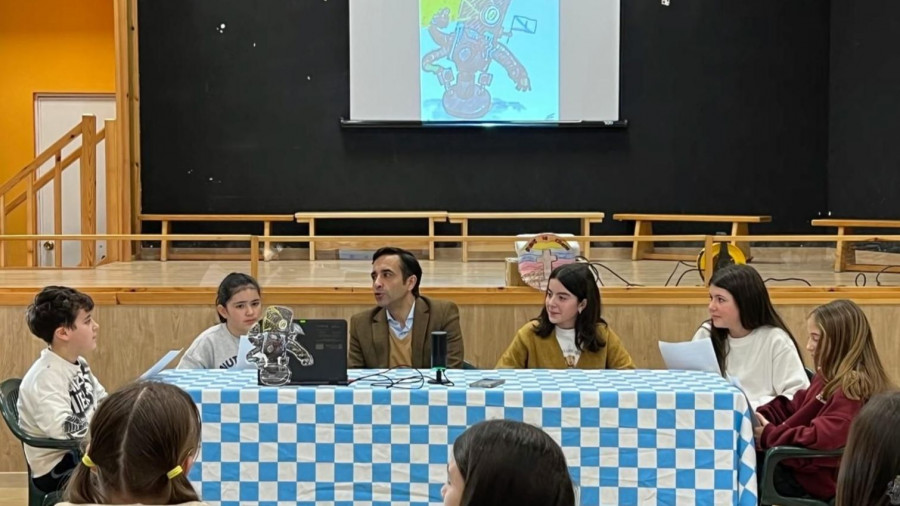 "As Ondas do Cruceiro", pódcast ferrolano: “Preparar una entrevista y editarla después motiva muchísimo al alumnado”