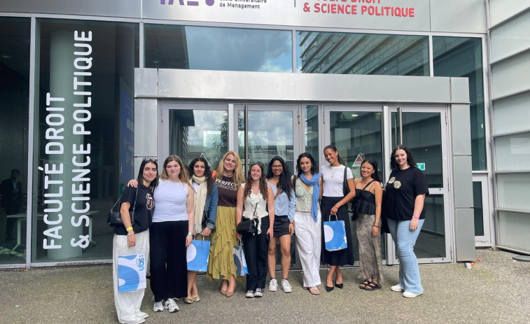 Alumnado do grao en Relacións Internacionais de Ferrol participa nun Erasmus+ en Francia