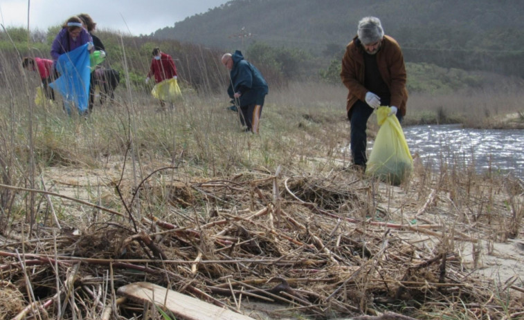 Equiocio Ferrol programa una actividad de limpieza medioambiental