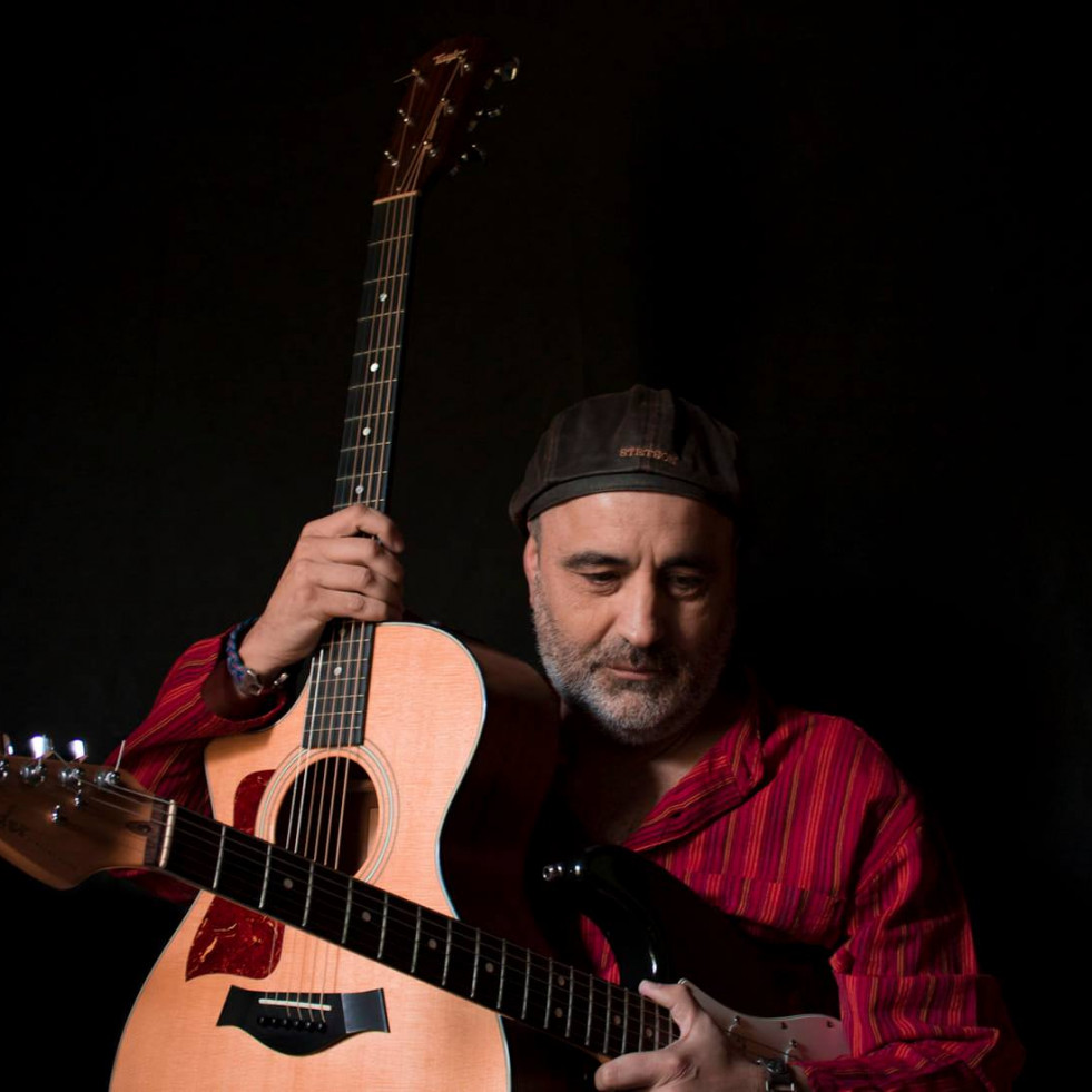 La gira 25 aniversario de Víctor Aneiros lleva su blues-rock a Ferrol