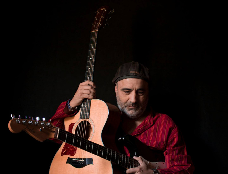 La gira 25 aniversario de Víctor Aneiros lleva su blues-rock a Ferrol