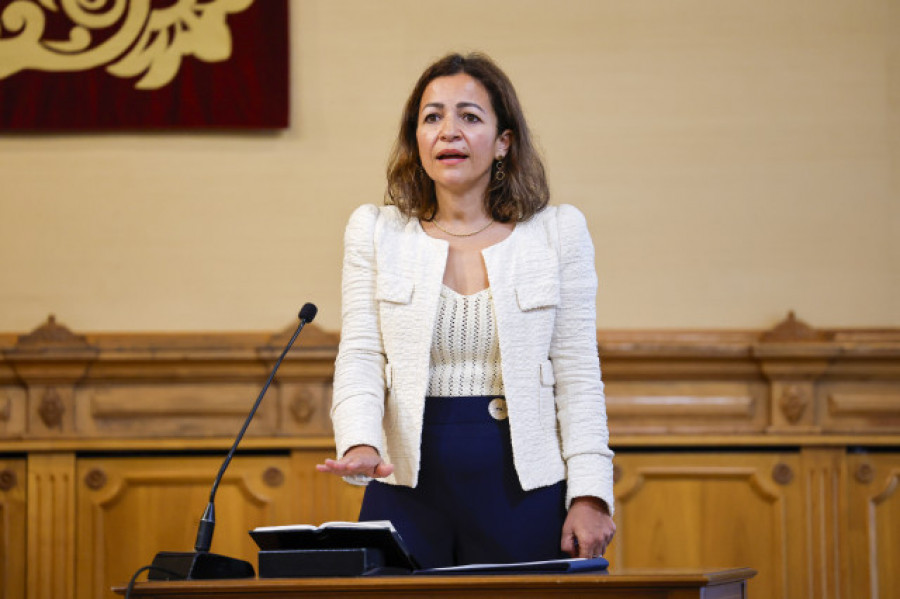Villaverde promete su cargo como nueva conselleira do Mar pidiendo justicia para Villares