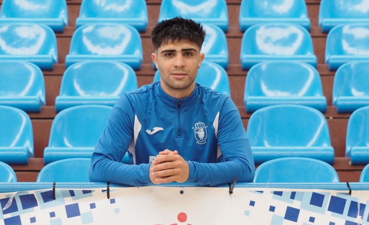 David Novoa, jugador de O Parrulo Ferrol: “Ganar el domingo sería de los mejores regalos de cumpleaños de mi vida”